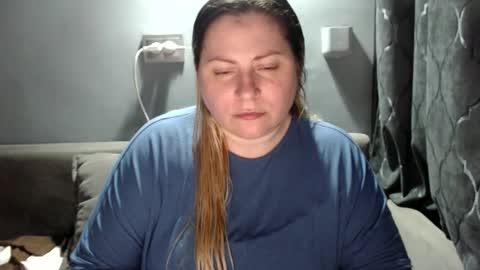 Laura online show from December 2025 09:22:02 PM