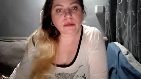 Laura online show from March 2026 07:39:01 PM