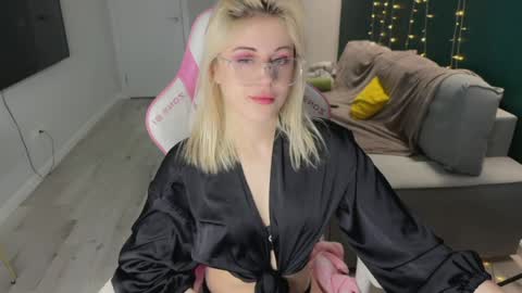 Snapshot of candyhannah chatting on March 2026 05:45:02 PM You can call me HH online show from March 2026 05:45:02 PM