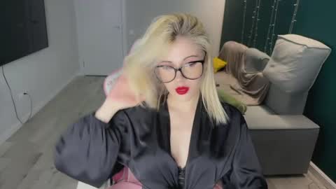 Snapshot of candyhannah chatting on April 2026 03:20:02 PM You can call me HH online show from April 2026 03:20:02 PM