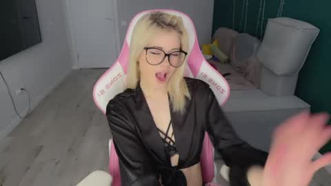 Snapshot of candyhannah chatting on April 2026 01:34:01 PM You can call me HH online show from April 2026 01:34:01 PM