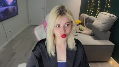 Snapshot of candyhannah chatting on April 2026 04:00:02 PM You can call me HH online show from April 2026 04:00:02 PM