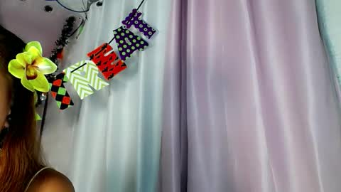 Snapshot of candylovergirl chatting on October 2025 08:51:01 AM leahlex 3 online show from October 2025 08:51:01 AM