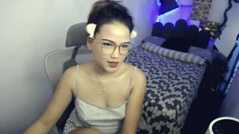 Snapshot of candylovergirl chatting on June 2026 12:31:02 PM leahlex 3 online show from June 2026 12:31:02 PM