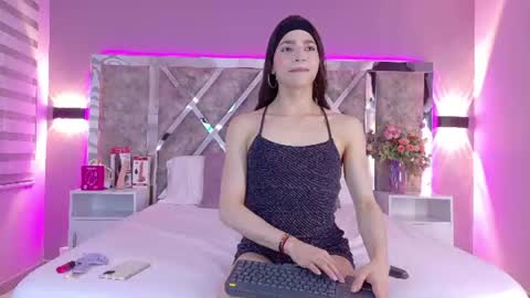 candyluxury_ online show from July 2026 12:31:01 PM