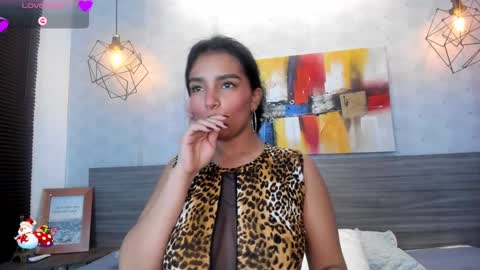 Snapshot of candys_victoria chatting on December 2024 06:10:01 AM Candys Victoria online show from December 2024 06:10:01 AM