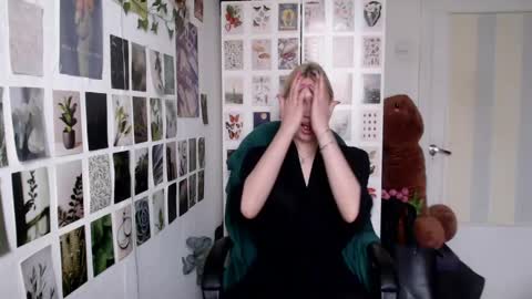 Snapshot of capricious00scorpio chatting on April 2026 11:17:01 AM Capricious Scorpio Afa online show from April 2026 11:17:01 AM