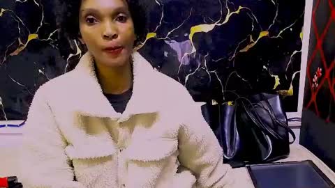 Snapshot of caramelminxx_ chatting on June 2026 07:00:02 AM caramelminxx_ online show from June 2026 07:00:02 AM