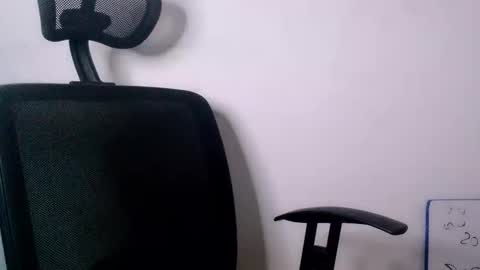 Caroline muscular crossdresser mistress online show from October 2025 12:07:01 AM