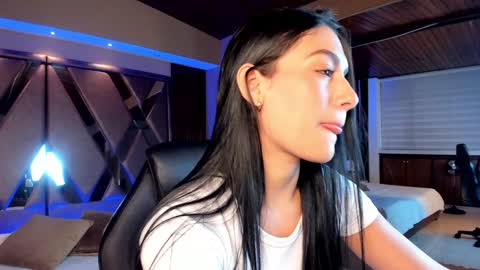 Snapshot of carina_rossi chatting on January 2025 11:30:02 AM Carina online show from January 2025 11:30:02 AM