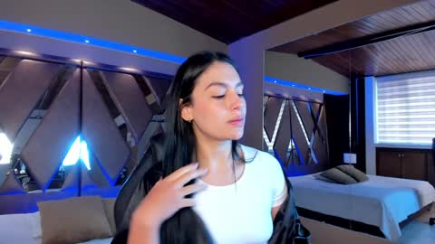 Snapshot of carina_rossi chatting on January 2025 05:35:01 PM Carina online show from January 2025 05:35:01 PM