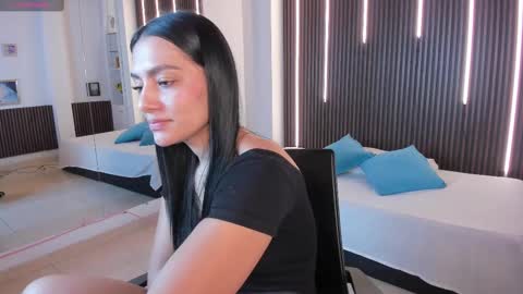 Snapshot of carina_rossi chatting on September 2025 12:40:02 PM Carina online show from September 2025 12:40:02 PM