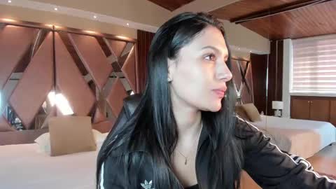 Snapshot of carina_rossi chatting on October 2025 12:11:01 PM Carina online show from October 2025 12:11:01 PM