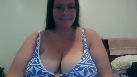 carinabro10 online show from November 2025 02:35:01 AM