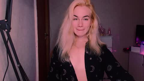 Carin online show from October 2025 07:42:02 PM