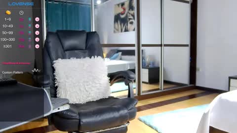 Snapshot of carlaxxx1 chatting on October 2025 08:40:01 PM wendymilf online show from October 2025 08:40:01 PM