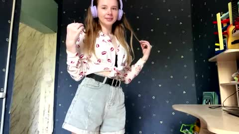 Kaayy  Its my first day here  online show from May 2026 07:25:01 AM