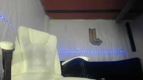 Snapshot of carlo_yates27 chatting on June 2026 10:57:01 PM carlo yates thx for help me to reach 100 thumps up online show from June 2026 10:57:01 PM