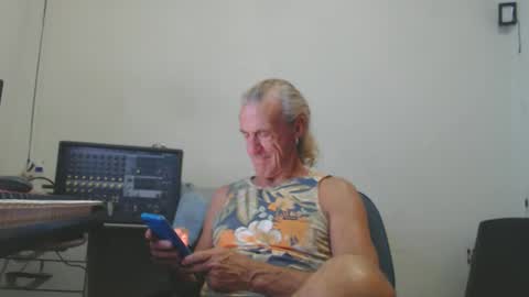 Snapshot of carlos2557 chatting on February 2026 09:52:02 PM carlos online show from February 2026 09:52:02 PM