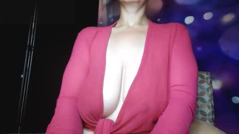 Carly Smiles online show from October 2025 10:59:02 AM