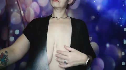 Carly Smiles online show from November 2025 10:58:01 AM