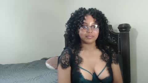 Snapshot of carmellovekisses chatting on November 2025 12:16:02 PM CARAMEL xoxo online show from November 2025 12:16:02 PM