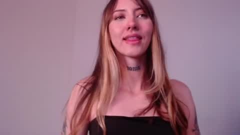 Snapshot of carmennrusso chatting on July 2026 04:27:02 PM carmennrusso online show from July 2026 04:27:02 PM