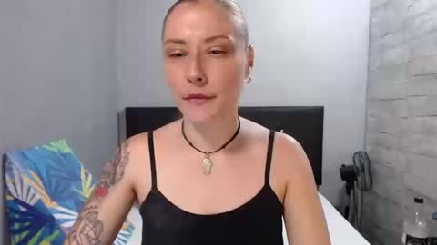 Snapshot of caro_milf_ chatting on September 2025 11:27:01 PM Caro milf online show from September 2025 11:27:01 PM
