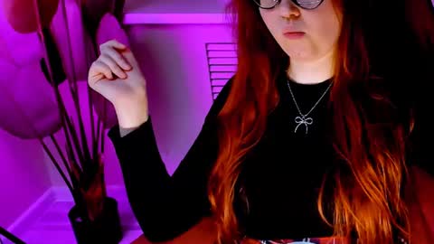 Snapshot of carol_carmen chatting on June 2026 01:19:01 AM Carol online show from June 2026 01:19:01 AM