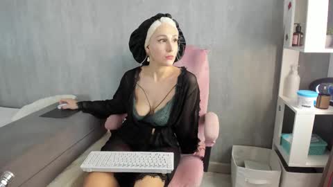carol_may_ online show from September 2025 05:53:02 AM