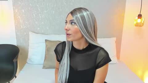 Carolain online show from December 2025 03:10:01 PM