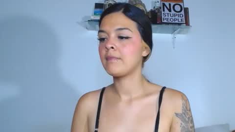 Snapshot of carolina_ml chatting on October 2025 05:09:02 PM CarolinaM online show from October 2025 05:09:02 PM