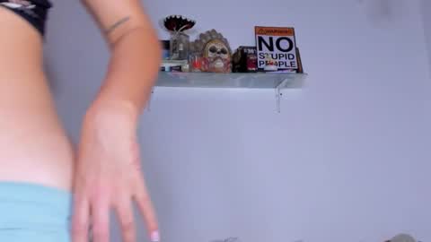 Snapshot of carolina_ml chatting on December 2025 05:30:01 PM CarolinaM online show from December 2025 05:30:01 PM