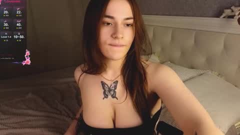 Snapshot of carolina_noreen chatting on February 2026 10:01:02 AM carolina_noreen online show from February 2026 10:01:02 AM