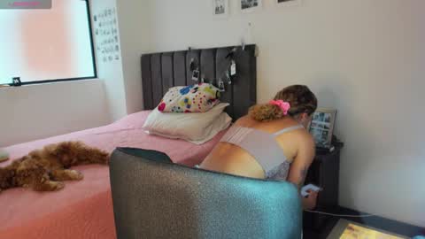 carolina_zaens online show from October 2025 06:49:02 PM