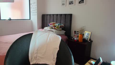 carolina_zaens online show from October 2025 05:35:01 PM