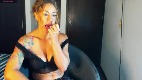 carolina_zaens online show from April 2026 02:29:01 PM