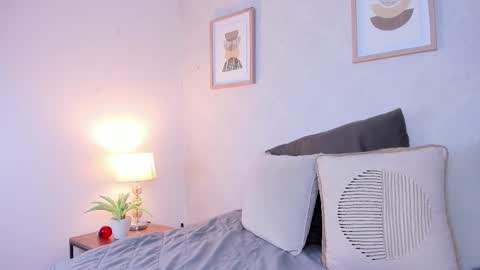  Caroline  online show from November 2025 11:32:02 AM