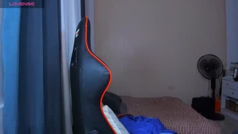 caroline_east online show from October 2025 05:45:02 PM