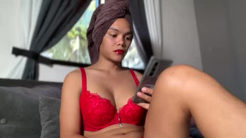 caroline_east online show from April 2026 02:01:01 AM