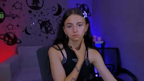 Snapshot of caroline_honeyy chatting on July 2026 10:01:01 AM Caroline online show from July 2026 10:01:01 AM