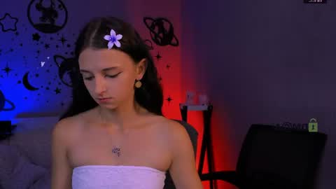 Snapshot of caroline_honeyy chatting on July 2026 09:01:02 AM Caroline online show from July 2026 09:01:02 AM