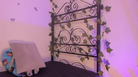 Snapshot of caroline_millerr chatting on April 2026 01:12:02 PM caroline_millerr online show from April 2026 01:12:02 PM