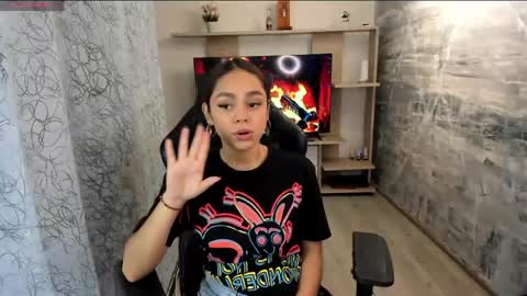 Caroline online show from May 2026 03:06:01 PM