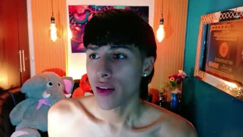 Snapshot of carolinejesh chatting on May 2026 12:32:02 PM carolinejesh online show from May 2026 12:32:02 PM