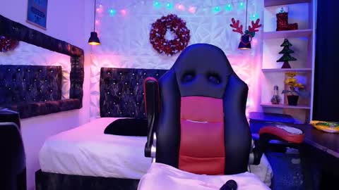 Caroline Scoth online show from December 2024 09:16:01 PM