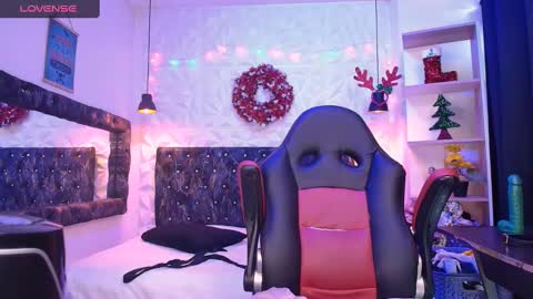 Caroline Scoth online show from December 2024 08:39:02 PM