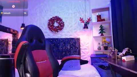 Caroline Scoth online show from December 2024 08:45:01 PM