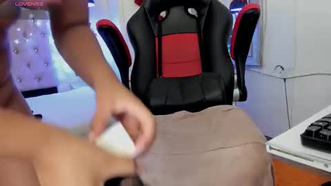 Caroline Scoth online show from December 2024 08:54:01 PM