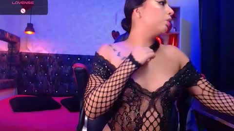 Caroline Scoth online show from March 2025 06:43:02 PM